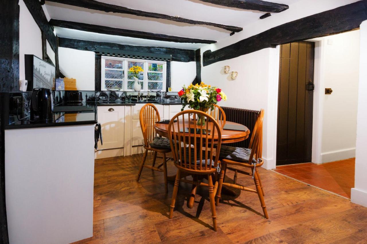"Wesley House" Historic Home In Town Centre With Parking Shrewsbury Esterno foto
